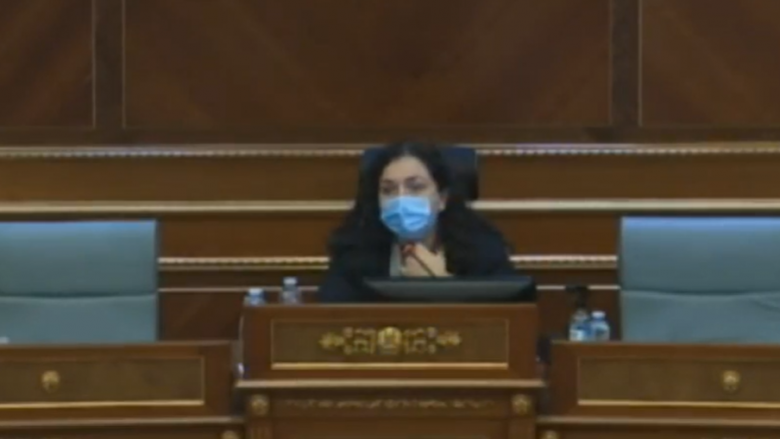 Osmani u reagon deputetëve për pirjen e duhanit brenda Kuvendit të Kosovës