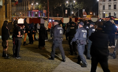 Policia gjermane ndal ndejën me 600 persona në Berlin