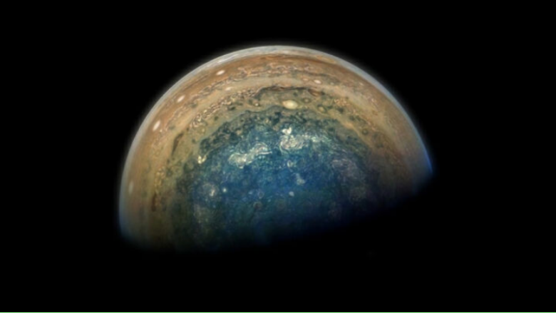 NASA zbulon rrezet e ndritshme të dritës në Jupiter