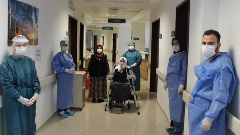 Në Turqi, një grua 110-vjeçare mundi coronavirusin