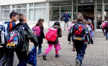 Problemi në shkollat e Kamenicës, MASHTI merr vendim për organizim të përshpejtuar të mësimit për 441 nxënës