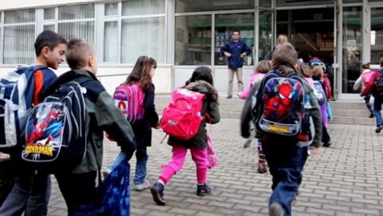 Problemi në shkollat e Kamenicës, MASHTI merr vendim për organizim të përshpejtuar të mësimit për 441 nxënës