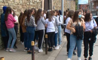 Tetovë, nxënësit në protesta kërkojnë mësim me prezencë fizike