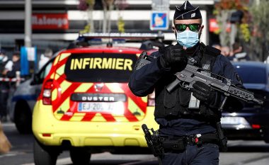 Tre të vdekur, një gruaje iu pre koka: Përmbledhje rreth sulmit me thikë në Nice të Francës