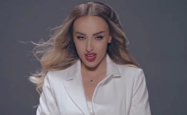 Aida Doçi publikon këngën e re “Rrena a Dashnia”
