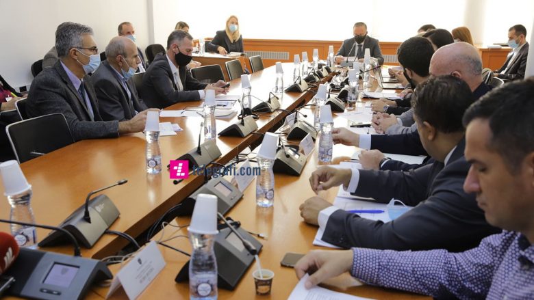 ​Dështon shqyrtimi i raportit vjetor së Zyrës Kombëtare të Auditimit, mungon ministrja Bajrami
