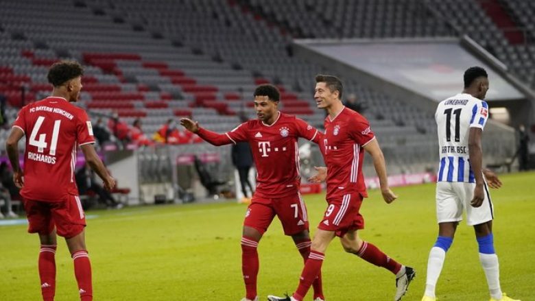 Lewandowski me katër golat e tij e ndihmon Bayernin të mposhtë Hertha Berlinin