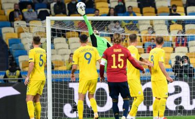 Notat e lojtarëve, Ukraina 1-0 Spanja: Portieri ukrainas Bushchan, lojtar i ndeshjes