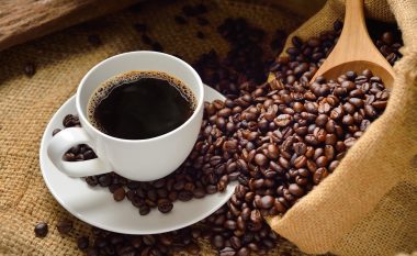 Pirja e kafesë çdo ditë, edhe me sheqer të shtuar, ul rrezikun e vdekshmërisë