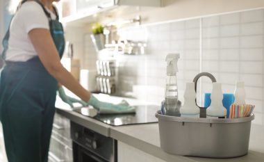 Si të pastroni kuzhinën tuaj në mënyrën e duhur dhe të vrisni mikrobet