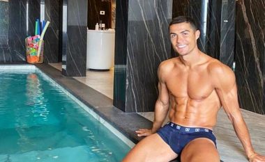 Pishina luksoze e sauna, Cristiano Ronaldo shijon vetizolimin ndërsa u infektua me COVID-19