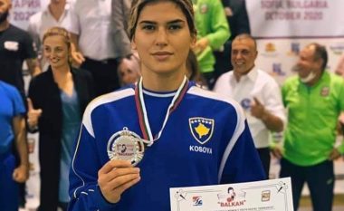 Donjeta Sadiku fiton medaljen e argjendtë në turneun e boksit në Bullgari