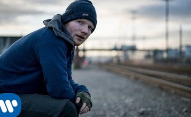 “Shape of You” e Ed Sheeran arrin pesë miliardë klikime, bëhet kënga solo më e klikuar në botë