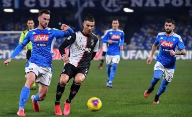 Një lojtar dhe një anëtar i stafit te Napoli pozitiv me COVID-19, ndeshja ndaj Juventusit mund të shtyhet