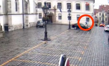 “Ai synonte të futej brenda”: Publikohen pamjet e sulmit me armë afër ndërtesës së Qeverisë së Kroacisë