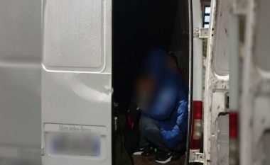Kishin futur në veturë katër migrantë nga Afganistani, Prokuroria e Prizrenit ngrit aktakuzë ndaj dy personave