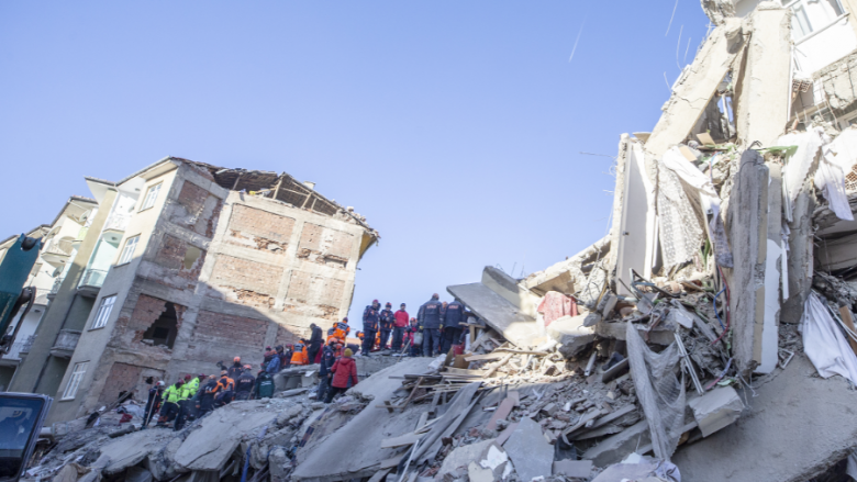 Një grua me origjinë nga Kosova humb jetën nga tërmeti tragjik në Izmir