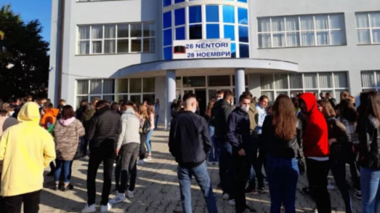 Gjimnazistët e Dibrës filluan me mësimin online