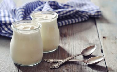 Filloni të hani jogurt çdo ditë! Ekziston shansi i madh që do të mund t’ju mbrojë nga një sëmundje e rrezikshme dhe malinje
