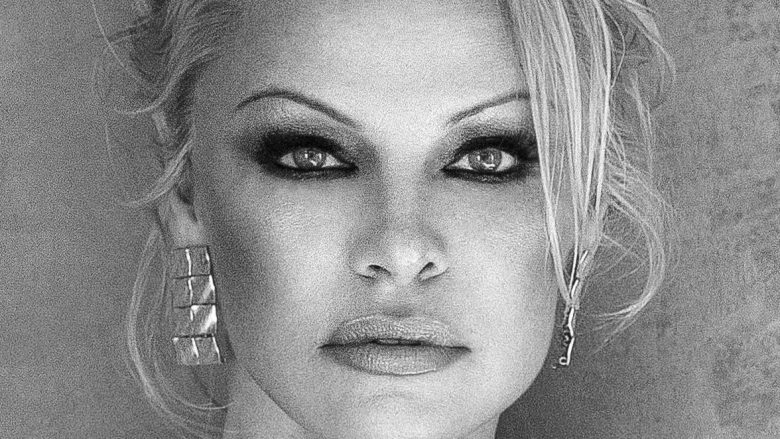 Pamela Anderson flet për shtimin në peshë gjatë karantinës