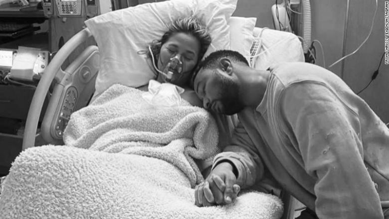 Chrissy Teigen humb foshnjën pas një aborti spontan: Po kthehem nga spitali pa një fëmijë, si mund të jetë e vërtetë kjo