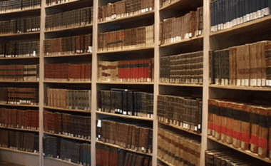 Biblioteka britanike heq dorë nga gjoba për librin e vonuar 58 vjet