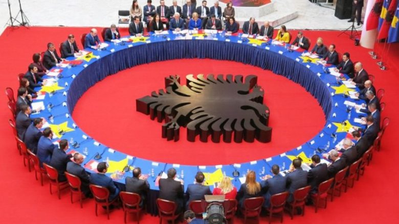 Eksperti propozon konferencë mbarëshqiptare për çështjen e Kosovës