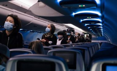Avio-kompania amerikane ua ka ndaluar fluturimin 460 pasagjerëve, shkaku i refuzimit të bartjes së maskave