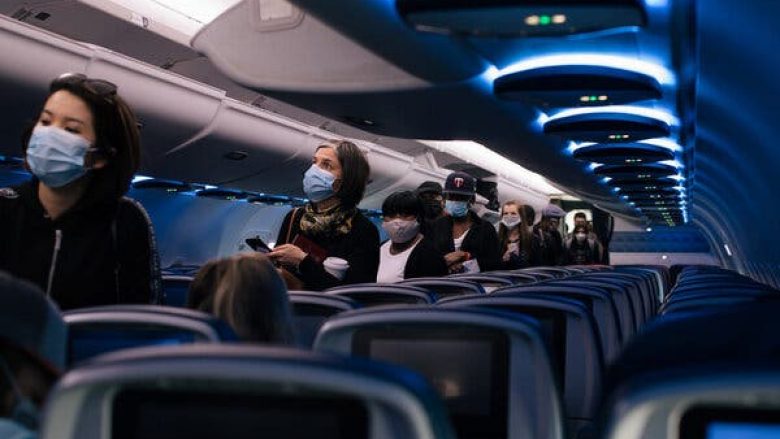 Avio-kompania amerikane ua ka ndaluar fluturimin 460 pasagjerëve, shkaku i refuzimit të bartjes së maskave