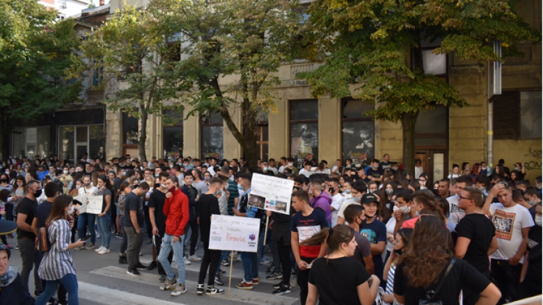 Kumanovë, protestë kundër mësimit online