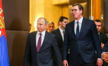 Takimi i Aleksandar Vuçiqit me Vladimir Putinin në Moskë paraqitet si ‘cirk diplomatik’ në Serbi