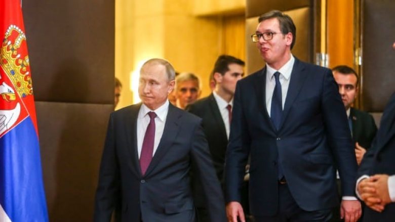 Takimi i Aleksandar Vuçiqit me Vladimir Putinin në Moskë paraqitet si ‘cirk diplomatik’ në Serbi