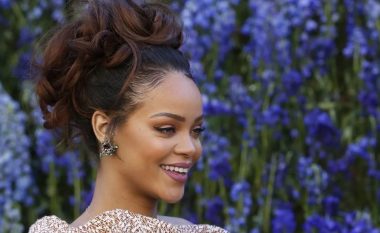 Rihanna motivon ndjekësit e saj që të dalin në zgjedhje dhe të votojnë të martën
