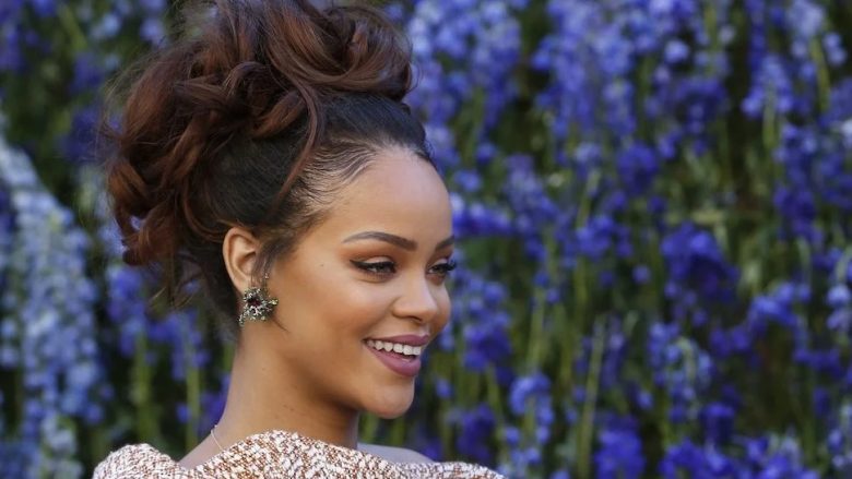 Rihanna motivon ndjekësit e saj që të dalin në zgjedhje dhe të votojnë të martën