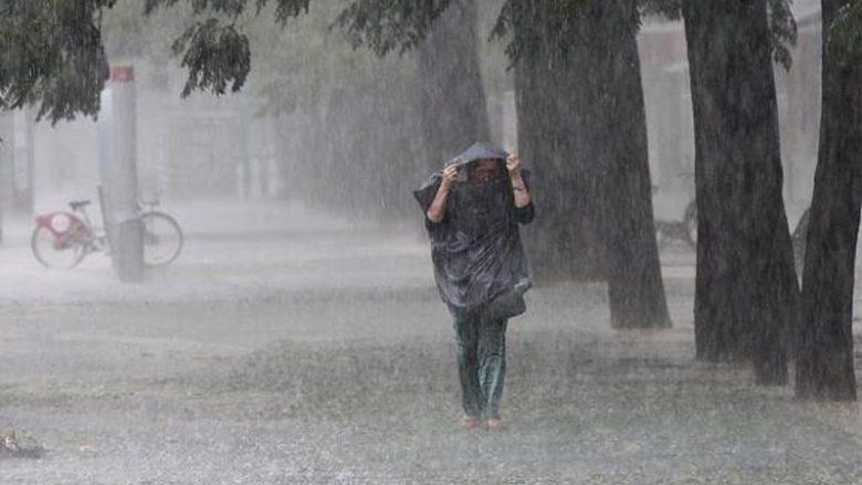 Moti në Shqipëri, vranësira dhe reshje shiu