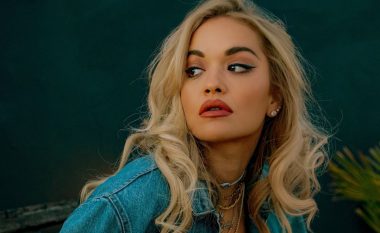 Rita Ora në mbështetje të vajzave nga Afganistani, që ndihmojnë vendin në luftën kundër COVID-19