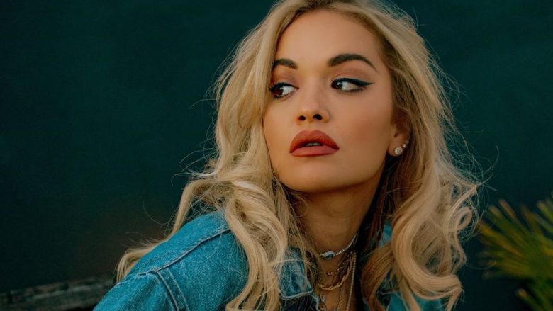 Rita Ora në mbështetje të vajzave nga Afganistani, që ndihmojnë vendin në luftën kundër COVID-19