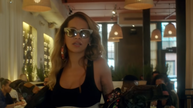 Rita Ora feston tre vjetorin e këngës “Anywhere”, arrin mbi 300 milionë klikime në YouTube