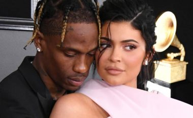 Travis Scott flet për vajzën Storm, tregon se po bën gjithçka që të bëhet ‘një femër e fortë, e sigurt dhe e zgjuar’