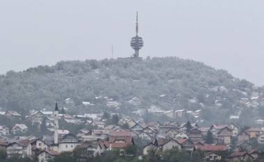 Bora e parë e këtij sezoni shfaqet në kodrat e Sarajevës