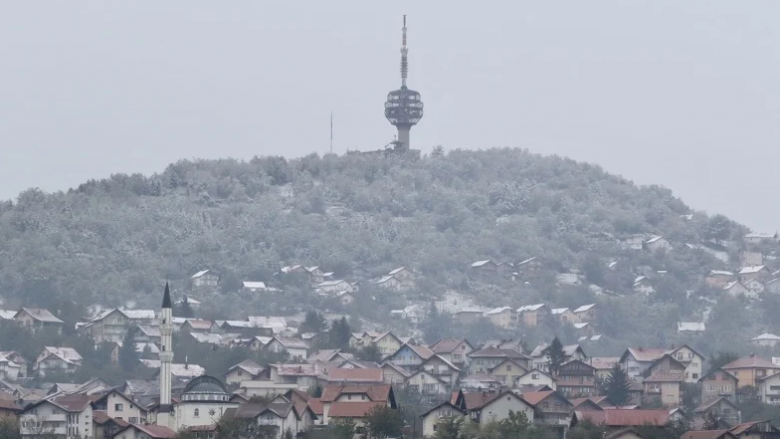 Bora e parë e këtij sezoni shfaqet në kodrat e Sarajevës