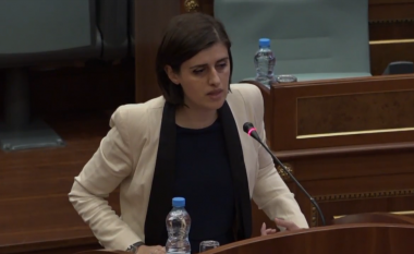 Deputetja Bogujevci polemizon me kryeministrin Hoti për çështjen e të pagjeturve