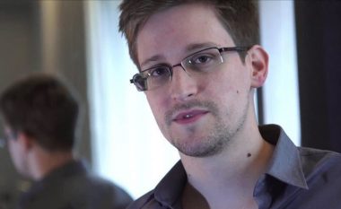 Edward Snowden-it i është dhënë qëndrim i përhershëm në Rusi