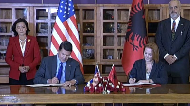 Nënshkruhet memorandumi i bashkëpunimit ekonomik mes Shqipërisë dhe SHBA