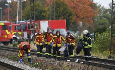 Gjetën vdekjen pasi tentuan të kalojnë shinat, dy fëmijët e goditur nga treni në Gjermani janë nga Deçani