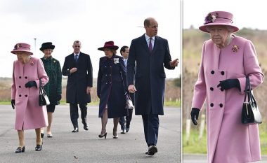 Mbretëresha Elizabeta del për herë të parë nga izolimi pas shtatë muajsh – duket elegante me pallton e saj ngjyrë rozë