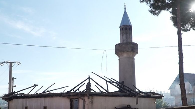 Djegia e xhamisë në Magurë të Lipjanit, banorët thonë se azilantët pinin hashash aty