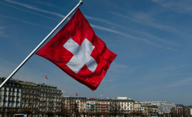 Zvicra thotë se mban mbi 7 miliardë euro asete dhe rezerva të Bankës Qendrore të Rusisë