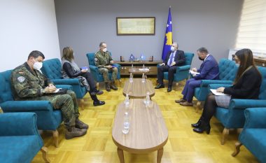 Veliu priti në takim gjeneralin Best, flasin për sigurinë në Kosovë