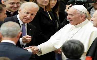 Papa Françesku uron Joe Biden për fitoren